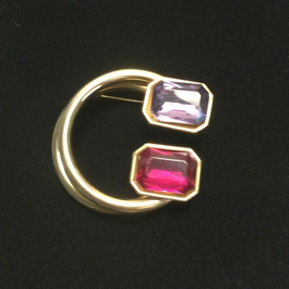 Vintage 1980s gold toned geometric power brooch with pink &‎ purple glass jewels